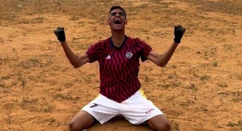 Luva de Pedreiro volta a publicar v&iacute;deos depois de anunciar aposentadoria