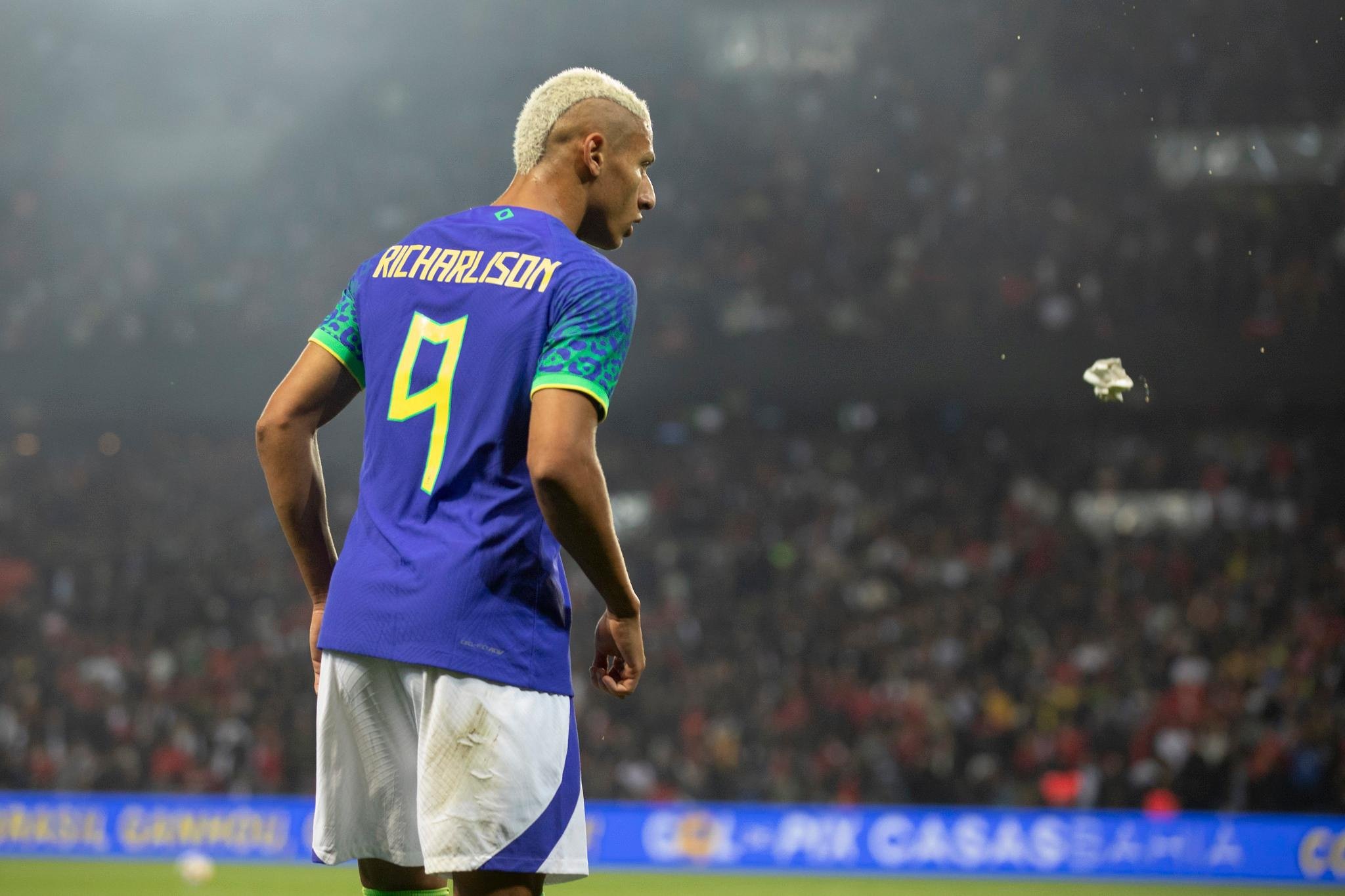 Richarlison foi alvo de racismo no Parque dos Pr&iacute;ncipes