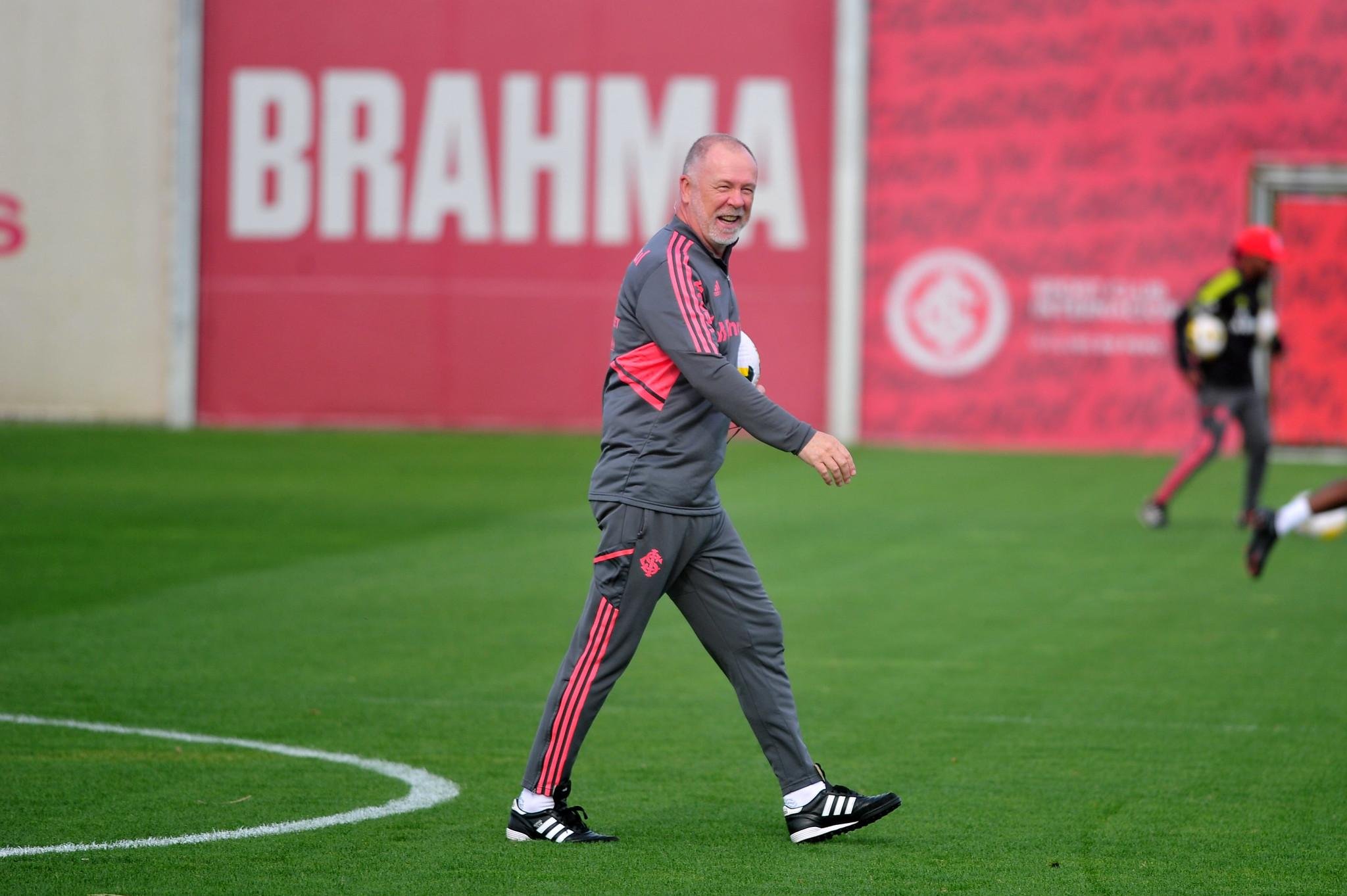 Colorado de Mano Menezes recebe o Massa Bruta no Beira-Rio