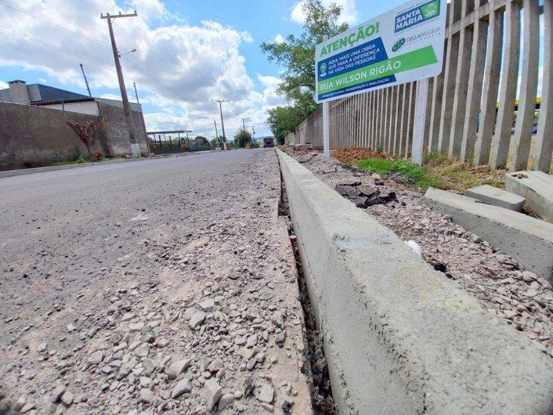Obras visam melhorar a trafegabilidade em vias dos bairros S&atilde;o Jo&atilde;o e Pinheiro Machado