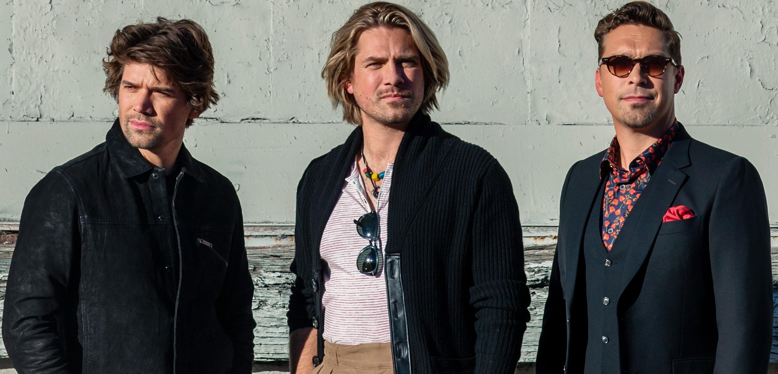 Isaac, Taylor e Zac Hanson foram tr&ecirc;s vezes indicados ao Grammy e se apresentaram para mais de 3 milh&otilde;es pelo mundo.
