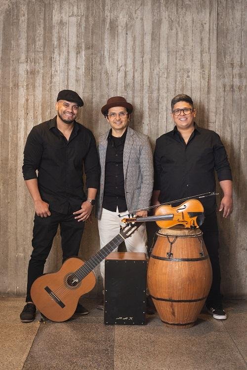 Felipe Karam (C), comemora mais um lan&ccedil;amento, desta vez em parceria com Max Garcia (D) e acompanhado de Bruno Coelho (E)