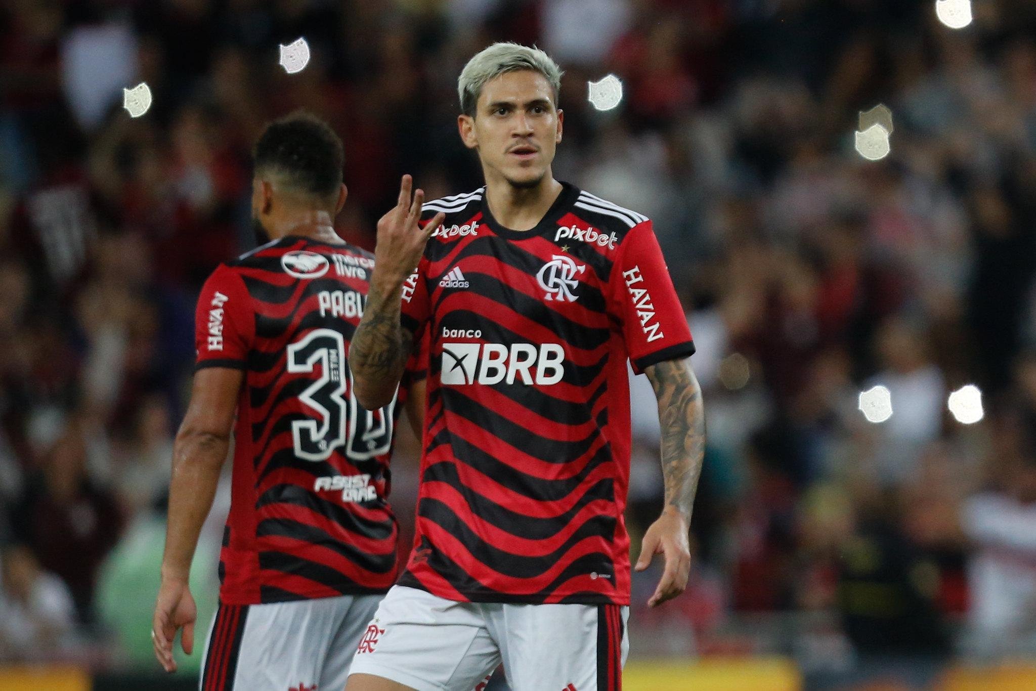 Pedro marcou tr&ecirc;s vezes na goleada do Flamengo por 4 a 1