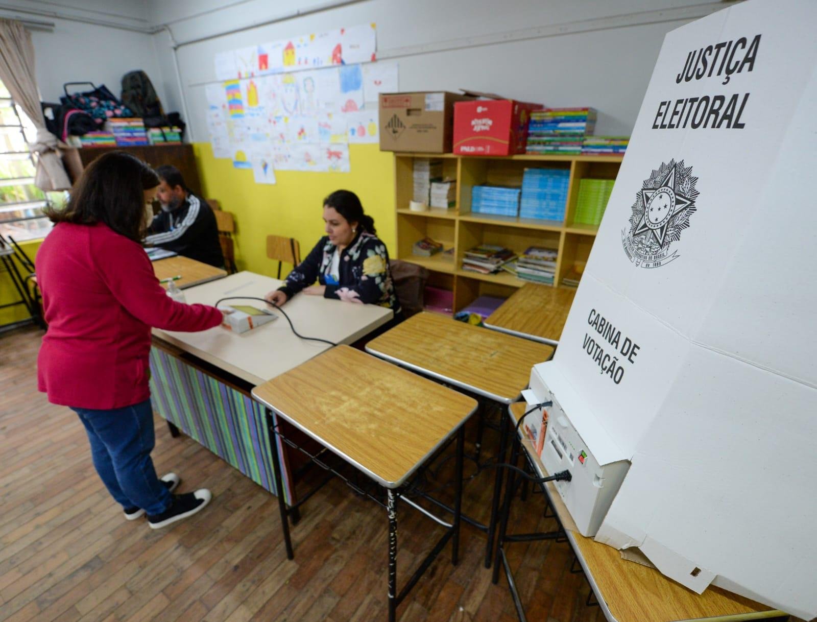 Mais de 156 milh&otilde;es de eleitores foram &agrave;s urnas em todo o Brasil neste domingo
