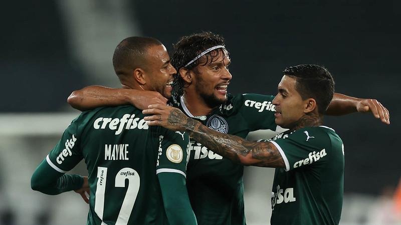 Palmeiras vira sobre o Botafogo e abre 10 pontos sobre o Inter