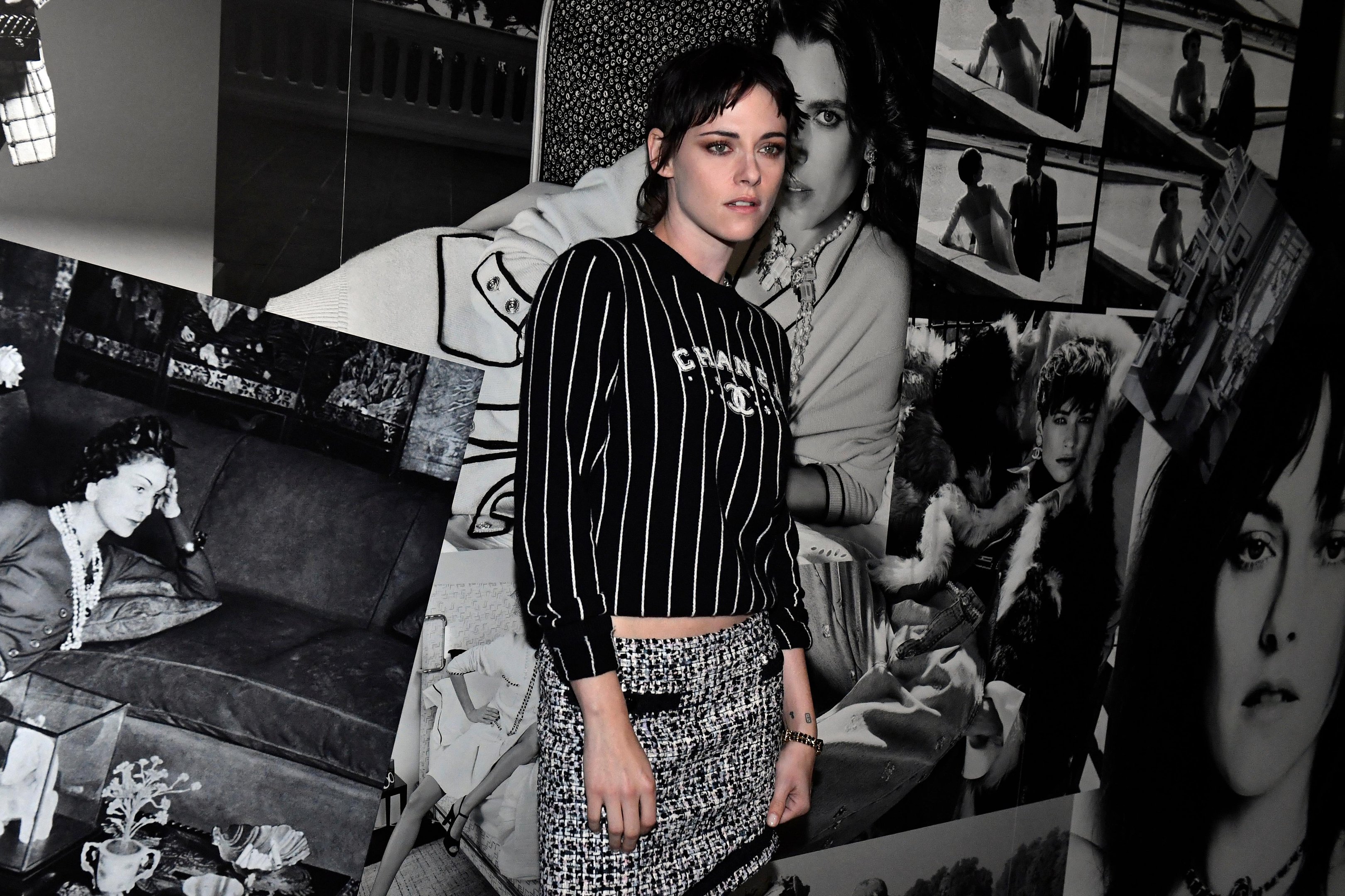Kristen Stewart foi a estrela da homenagem da Chanel ao universo do cinema no &uacute;ltimo dia da Semana de Moda de Paris