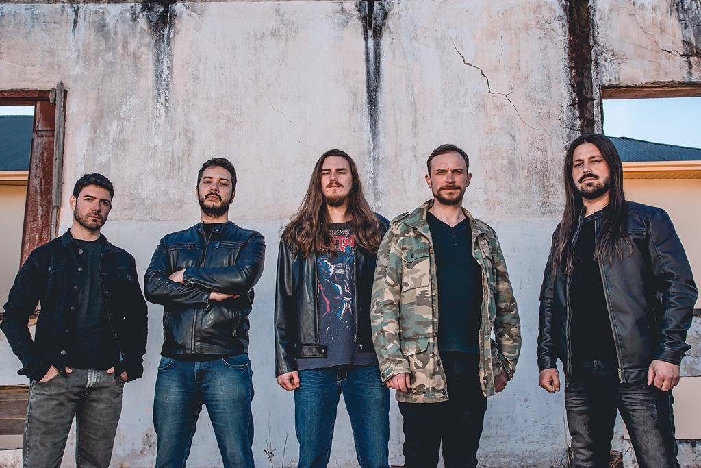 A sonoridade da banda varia em torno do Heavy Metal, Rock Cl&aacute;ssico e Progressivo