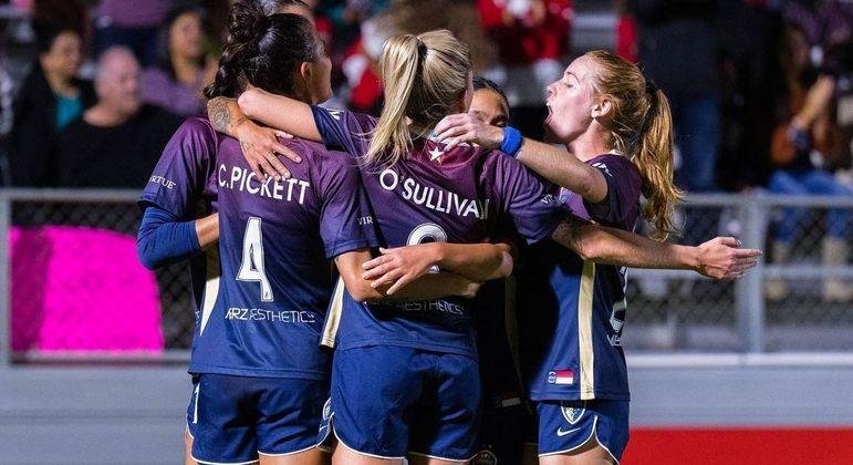 Jogadoras do North Carolina Courage, time da jogadora brasileira Debinha