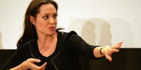 Angelina Jolie afirmou que Pitt agrediu ela e dois de seus filhos em um voo particular em setembro de 2016