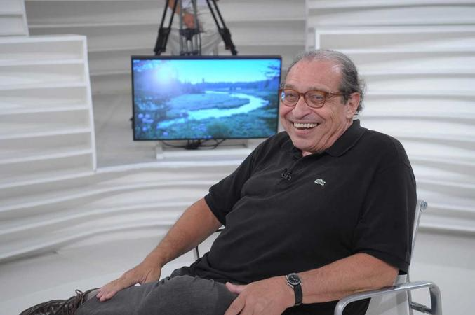 Ruy Castro em um programa de TV