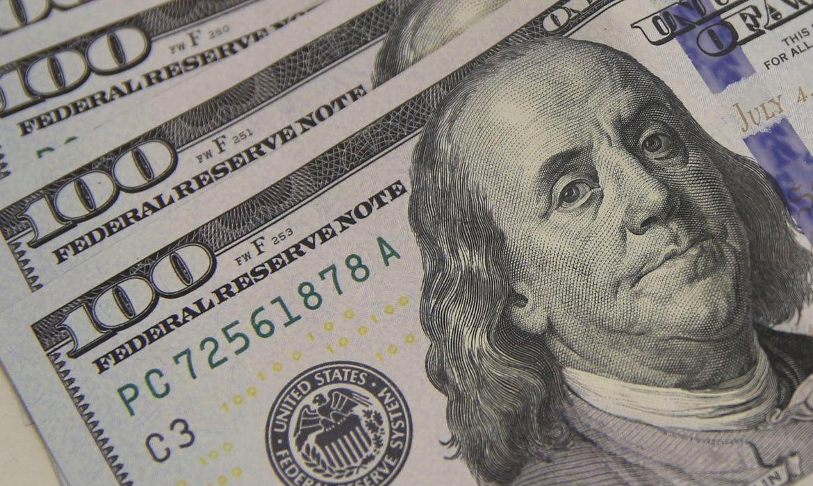 Moeda norte-americana fechou com queda de R$ 0,057 (-1,07%) nesta quinta-feira