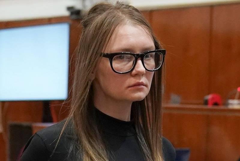 Anna Sorokin, a jovem alem&atilde; que enganou a elite financeira de Nova York ao se passar por uma herdeira milion&aacute;ria,