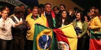Candidato à reeleição, Bolsonaro participou de evento em Pelotas, cercado por apoiadores e parlamentares