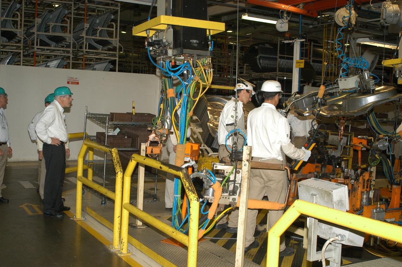 Grupo passar&aacute; a recolher componentes usados pelos modelos da marca