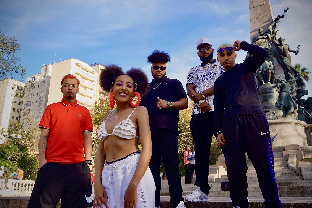 Poetas Vivos fazem pr&eacute;-lan&ccedil;amento da faixa e do clipe "Tem Preto no Sul" no Rap In Cena
