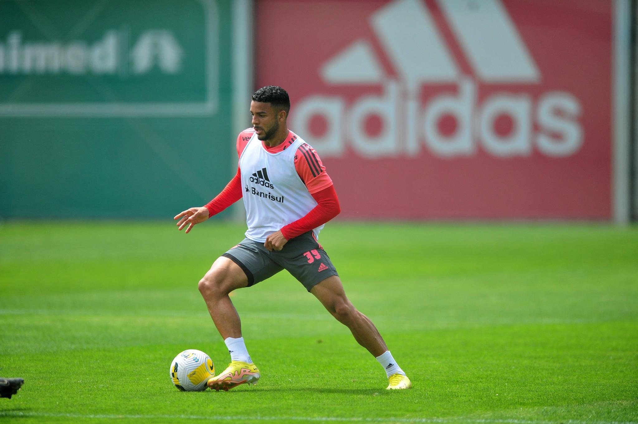 Wanderson ser&aacute; titular contra o Glorioso no Rio de Janeiro