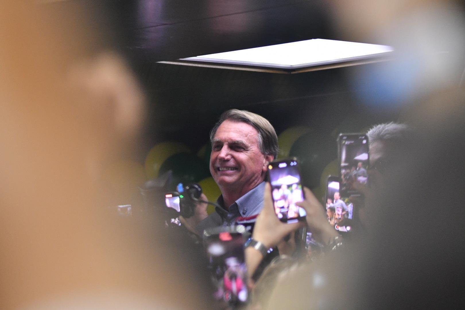 Ao lado de Zema, o presidente tamb&eacute;m prometeu criar a secretaria especial dos munic&iacute;pios e pediu ajuda para conseguir votos