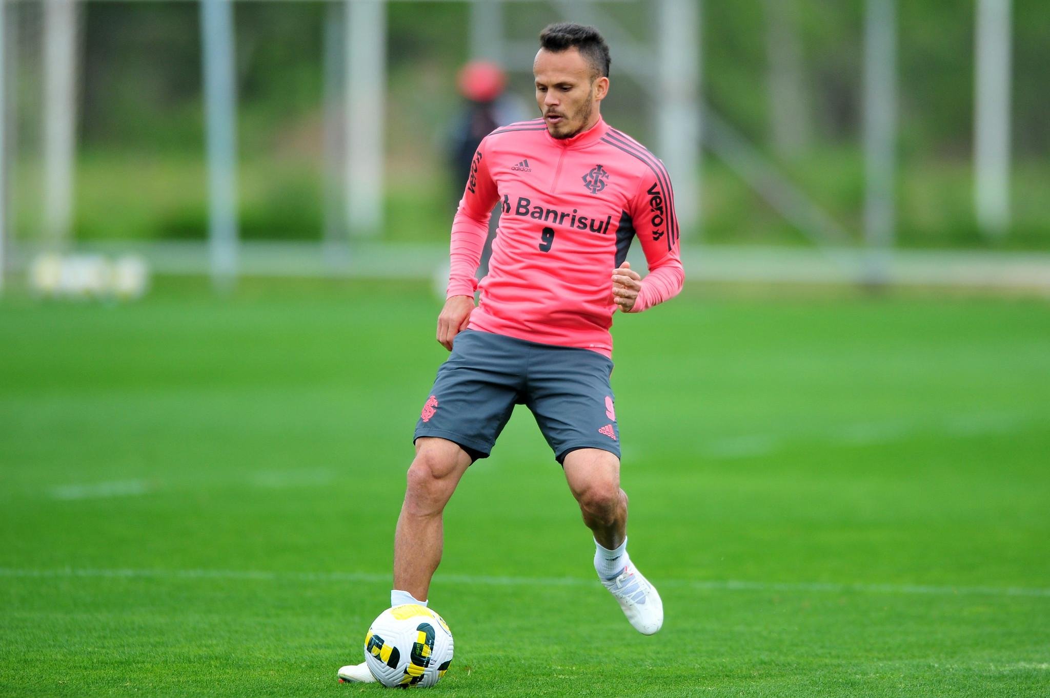 Ren&ecirc; ser&aacute; titular contra o Glorioso no Nilton Santos