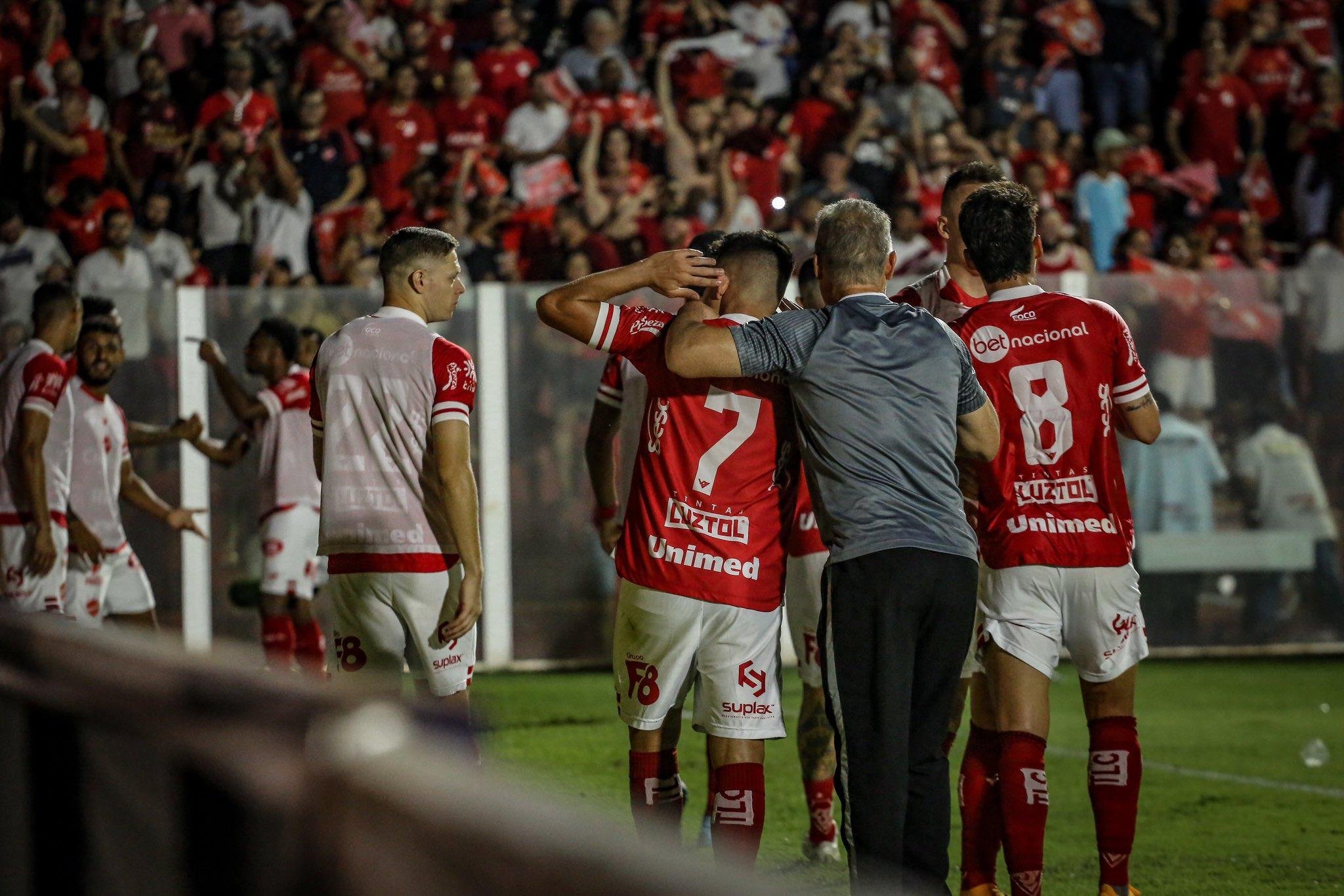 Time goiano consegue margem confort&aacute;vel contra o Z4