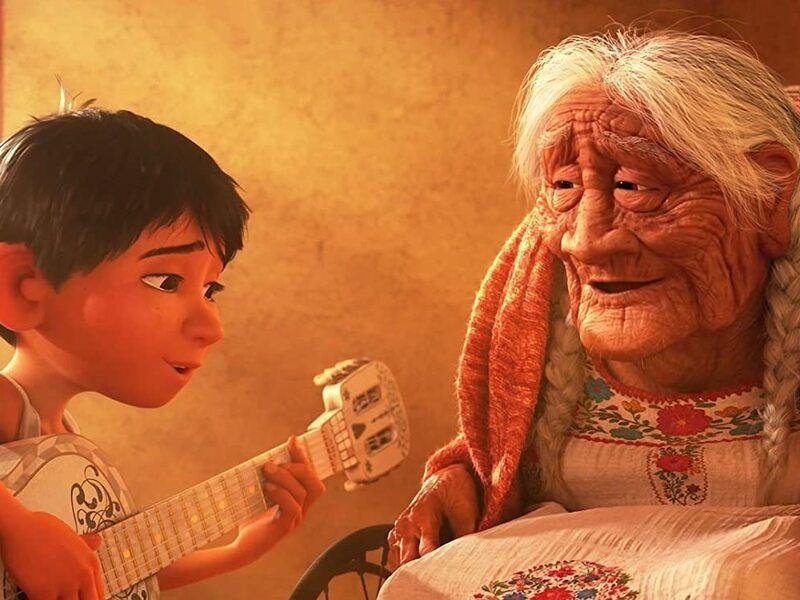 A mulher que inspirou a personagem Mam&aacute; Coco (a abuelita) do filme "Viva - A Vida &Eacute; uma Festa" faleceu no domingo, informaram as autoridades mexicanas
