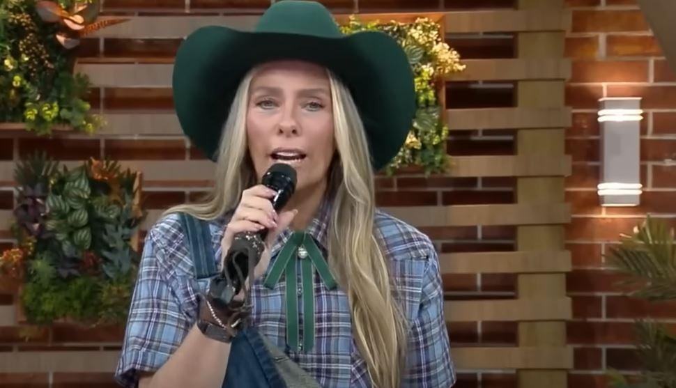 Adriane Galisteu deu o posicionamento oficial do reality rural sobre o cancelamento da festa