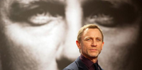 Daniel Craig com a Ordem de São Miguel e São Jorge - a mesma honra já recebida pelo seu personagem James Bond