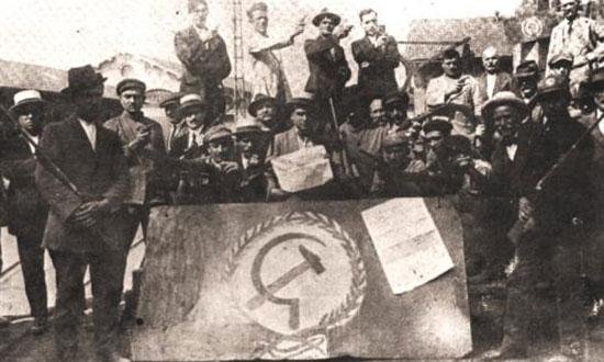 Os comunistas envolviam-se em conflitos com os fascistas e os socialistas.