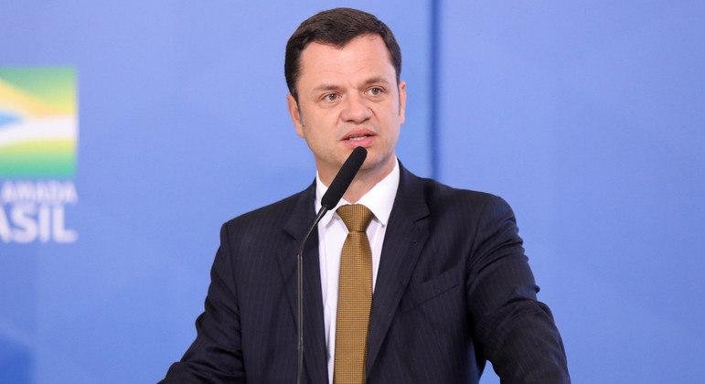De acordo com a defesa do ex-deputado, ele ainda n&atilde;o se entregou e espera por Anderson Torres "para poder ir em seguran&ccedil;a"