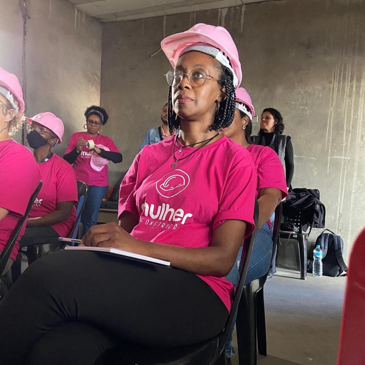 O curso &eacute; uma parceria da ONG Mulher em Constru&ccedil;&atilde;o, que h&aacute; 16 anos capacita mulheres para a constru&ccedil;&atilde;o civil, e a Visia - Constru&ccedil;&atilde;o Modular de Ivoti