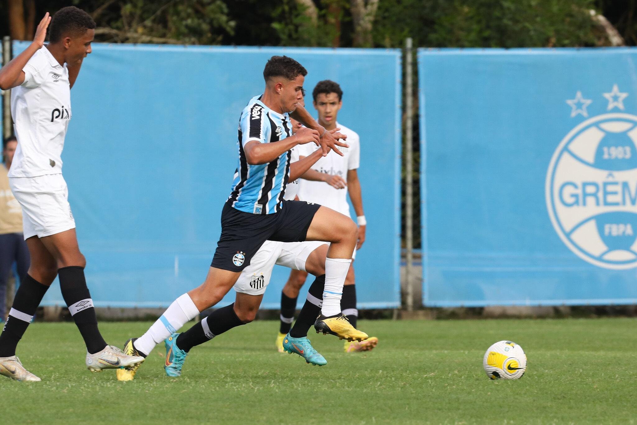 Gr&ecirc;mio e Santos empataram por 2 a 2 em Eldorado do Sul
