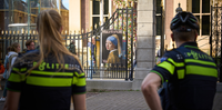 Ativistas atacaram a obra-prima de Johannes Vermeer 