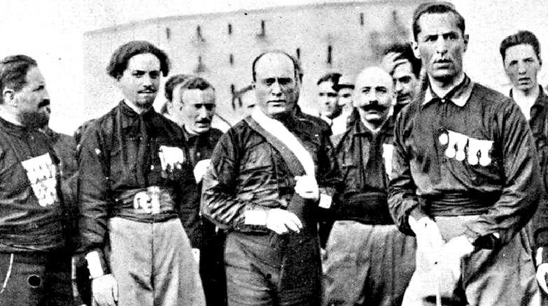 Fascistas, liderados por Mussolini, chegavam ao poder na It&aacute;lia.
