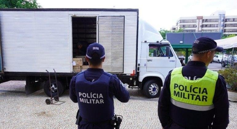 Pol&iacute;cia Militar do DF faz escolta de urnas eletr&ocirc;nicas para os locais de vota&ccedil;&atilde;o