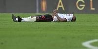 Fernandinho desabou no gramado após o final da partida