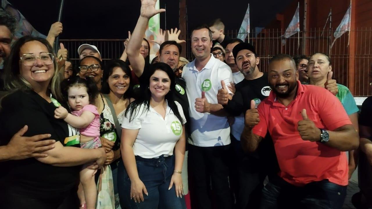 Prefeito eleito de Cachoeirinha, Cristian Wasem (de branco)