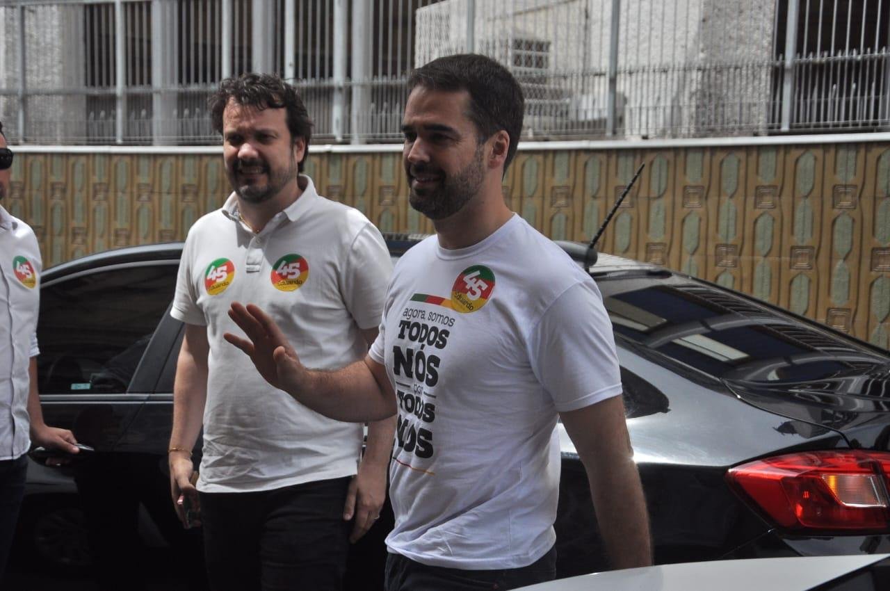 Leite celebra reelei&ccedil;&atilde;o com Gabriel Souza