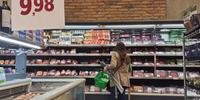 Supermercados que fizeram acordos coletivos podem funcionar normalmente no feriado