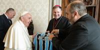 Papa Francisco foi presenteado com uma camisa do Tricolor