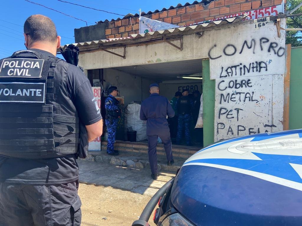 Durante as inspe&ccedil;&otilde;es, materiais e fios de cobre foram localizados