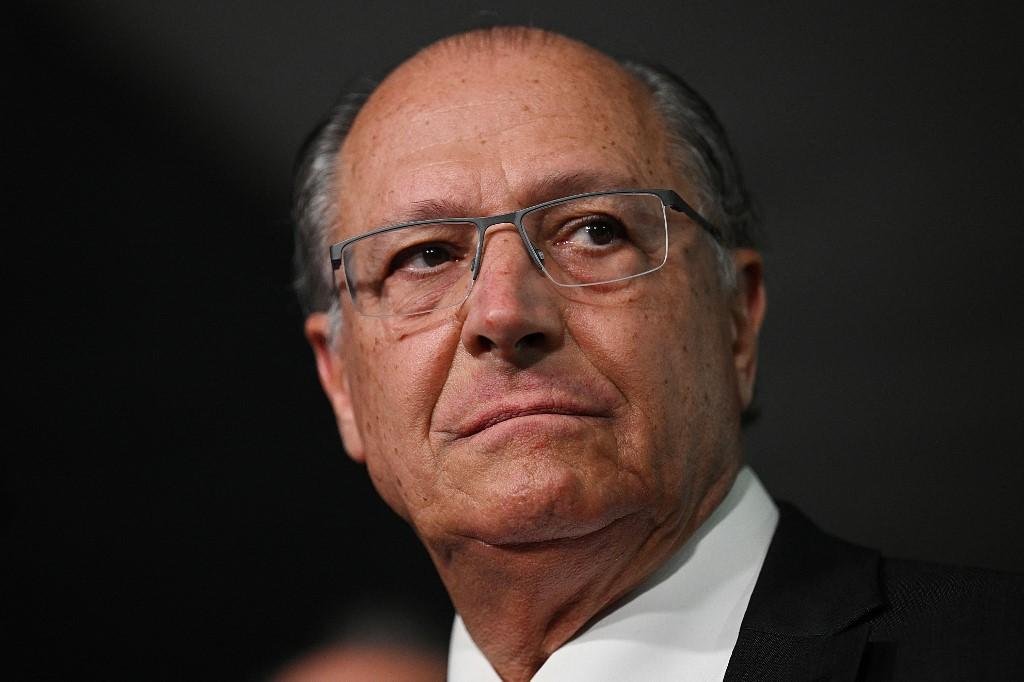 Vice-presidente eleito foi recebido pelo atual chefe do Executivo, que prestou compromisso de auxiliar governo de transi&ccedil;&atilde;o