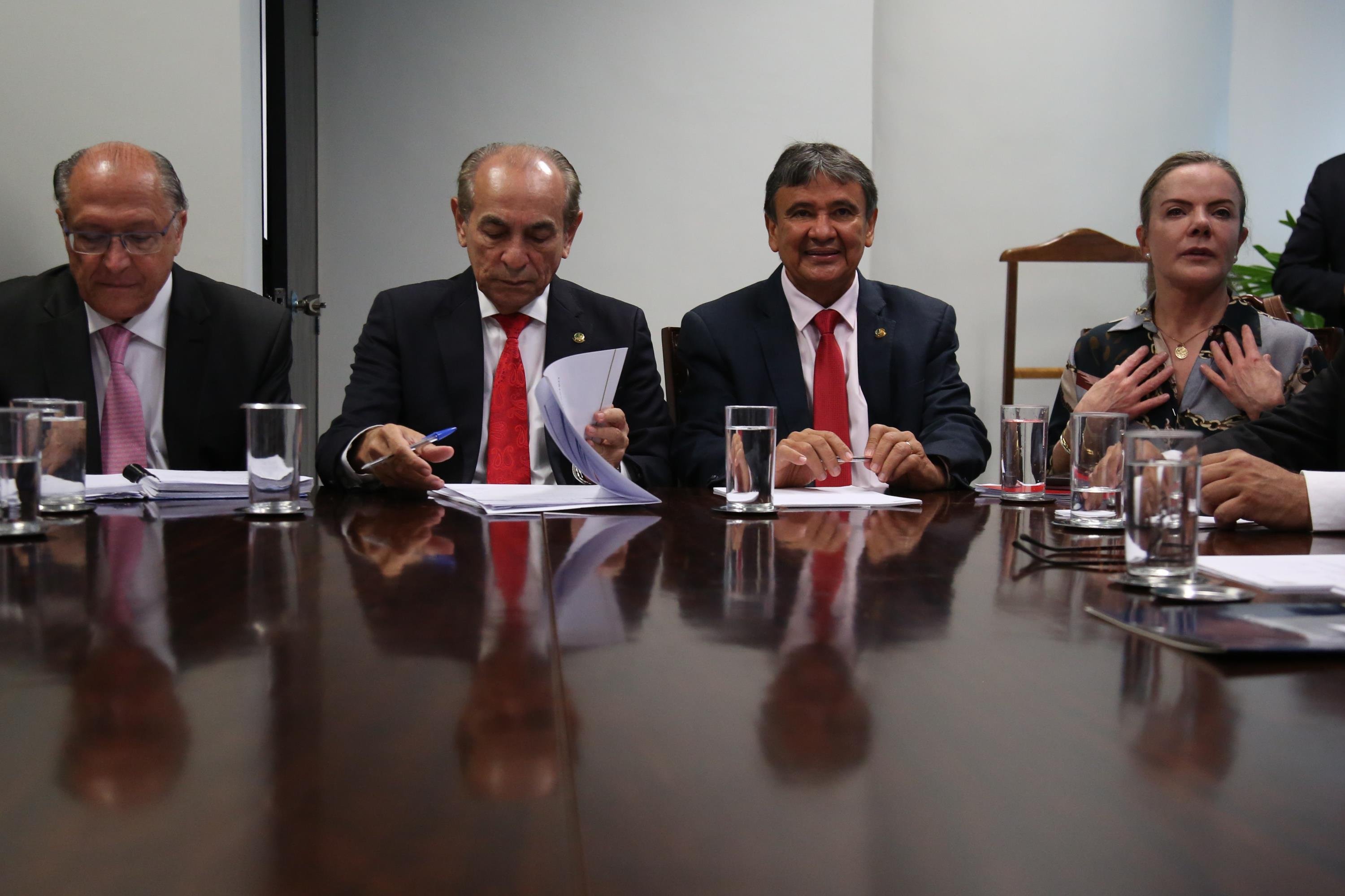Primeira reuni&atilde;o da equipe de transi&ccedil;&atilde;o aconteceu na quinta-feira