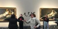 Os ativistas, que não danificaram as pinturas, mas marcaram 