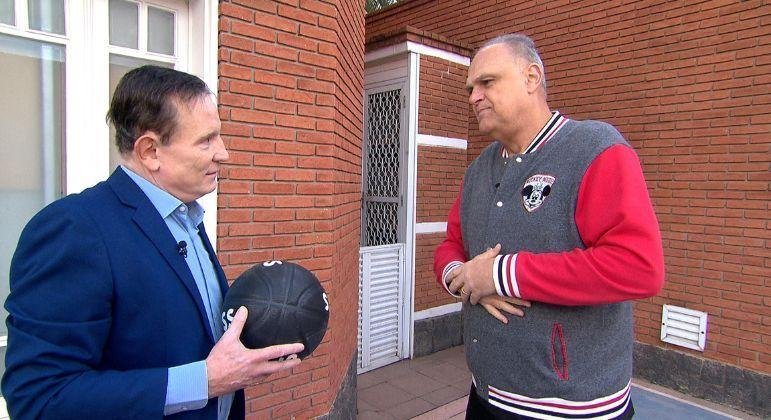 Roberto Cabrini entrevista com exclusividade o ex-jogador Oscar Schmidt