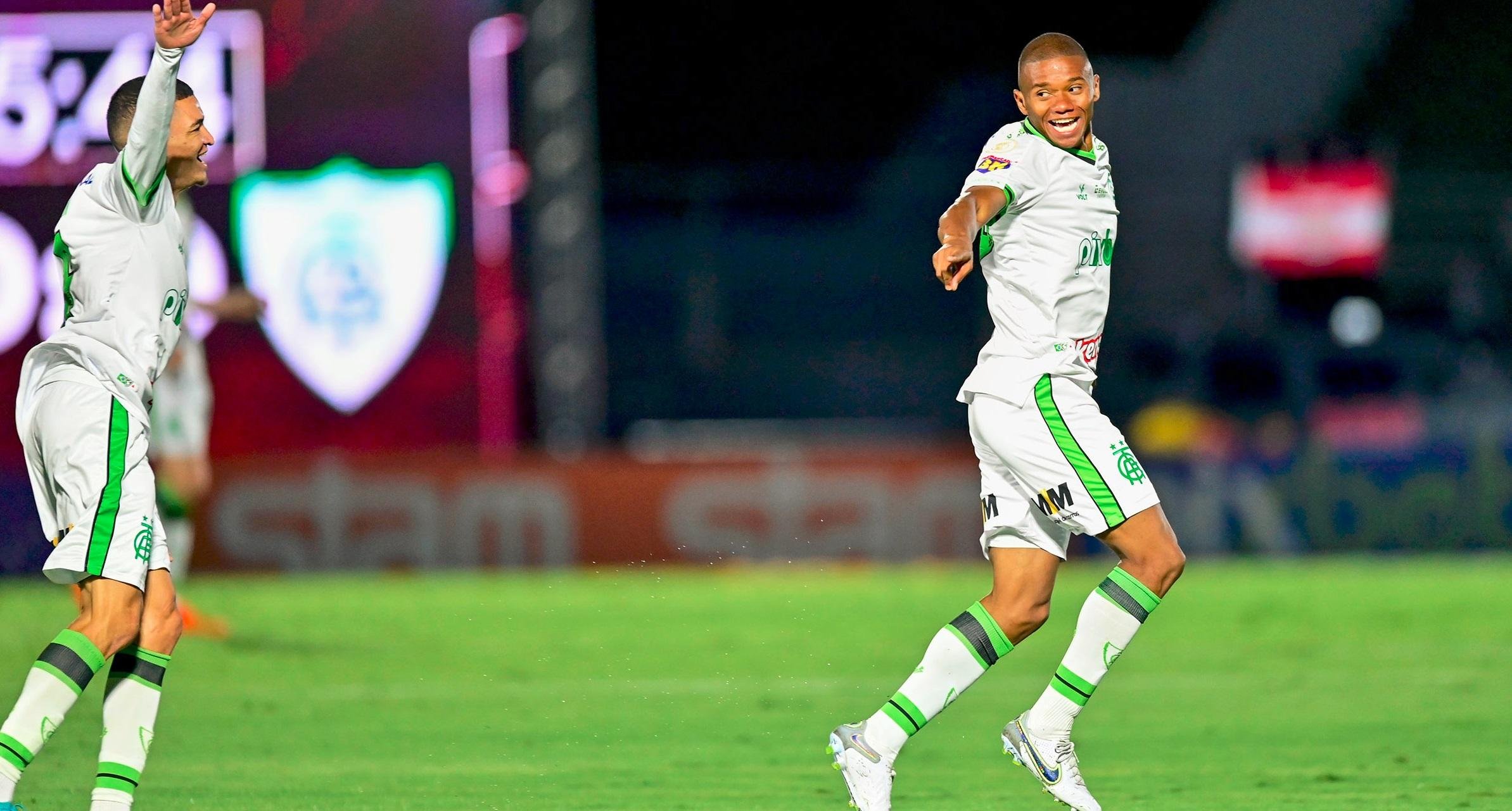 Coelho vence em seus dom&iacute;nios