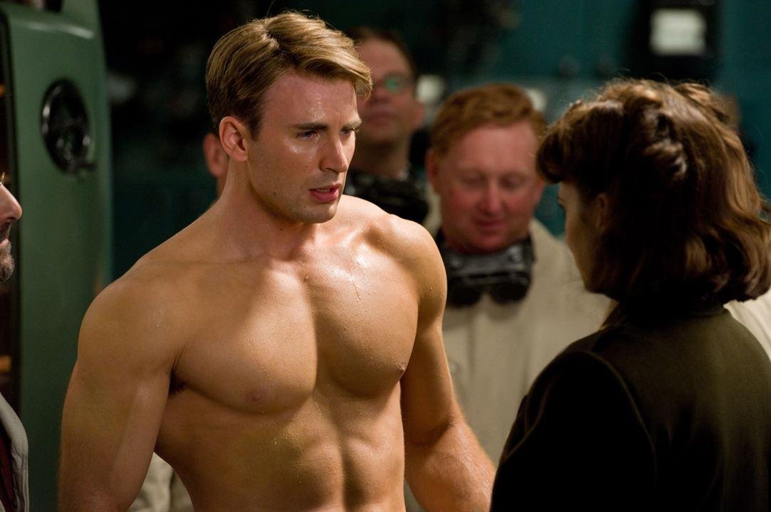 Chris Evans foi eleito o homem mais sexy do mundo em 2022 pela revista americana People