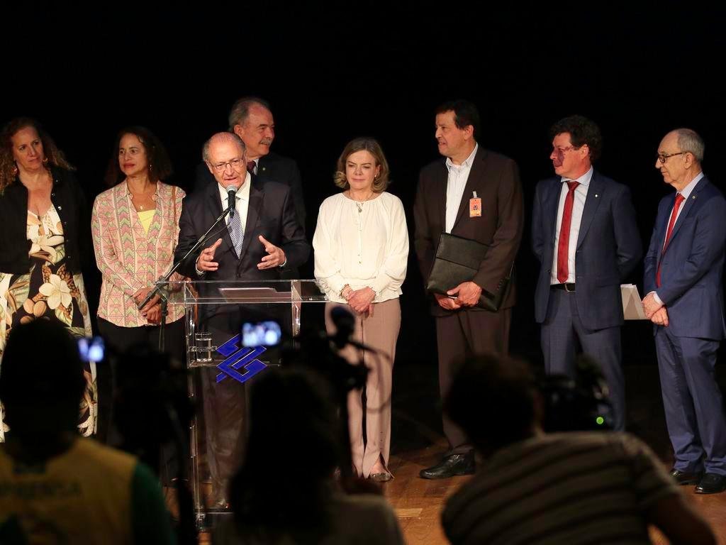 Discuss&otilde;es sobre a PEC da Transi&ccedil;&atilde;o acabaram adiadas
