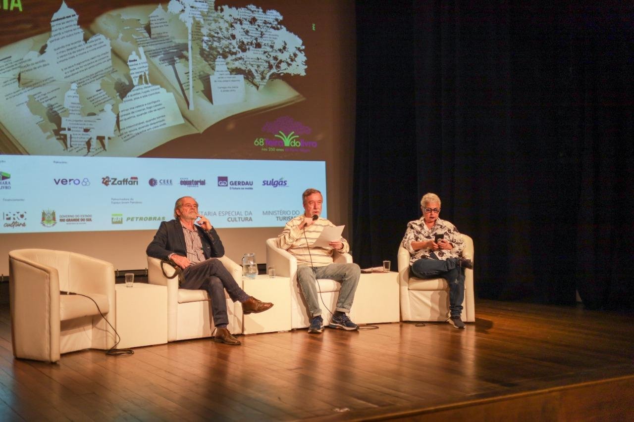 Alcy Cheuiche, Airton Ortiz e C&iacute;ntia Moscovich participaram de reuni&atilde;o de ex-patronos de Feira do Livro