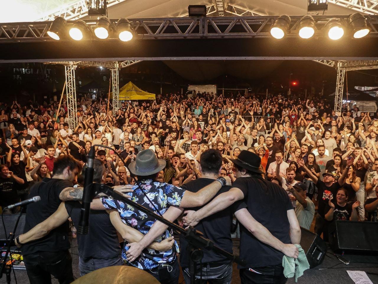 Festival ocorrer&aacute; em estrutura montada na pra&ccedil;a Henrique Br&uuml;ckner