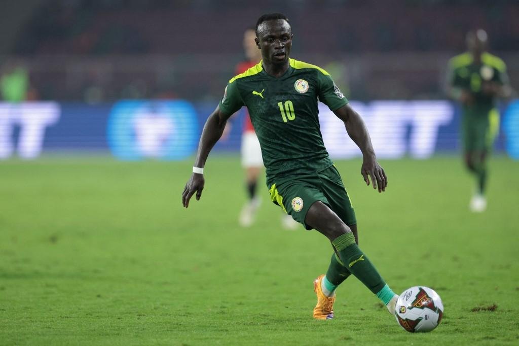 Man&eacute; est&aacute; fora do Mundial no Catar
