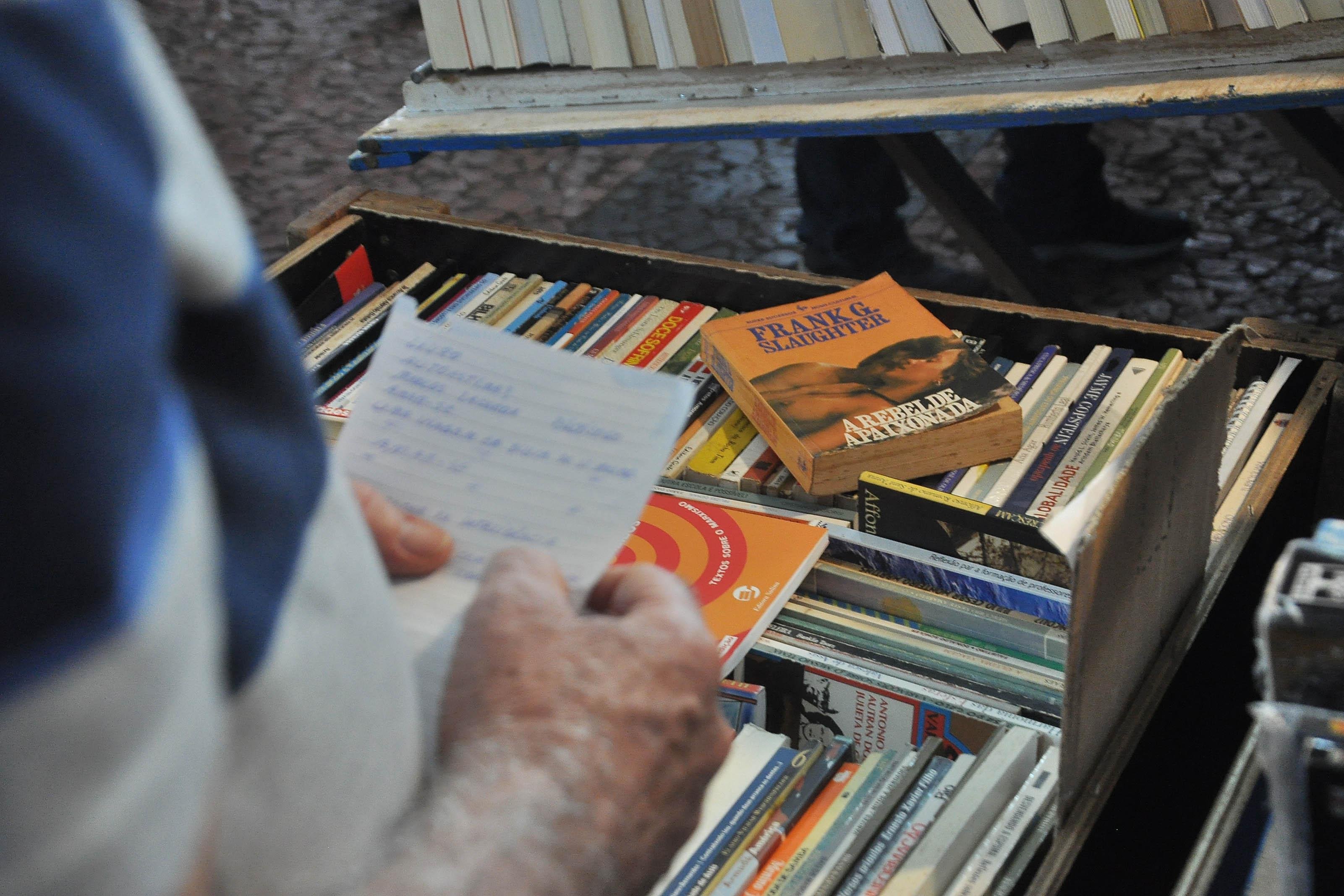 As tradicionais barracas atraem todos os tipos de p&uacute;blico no evento liter&aacute;rio